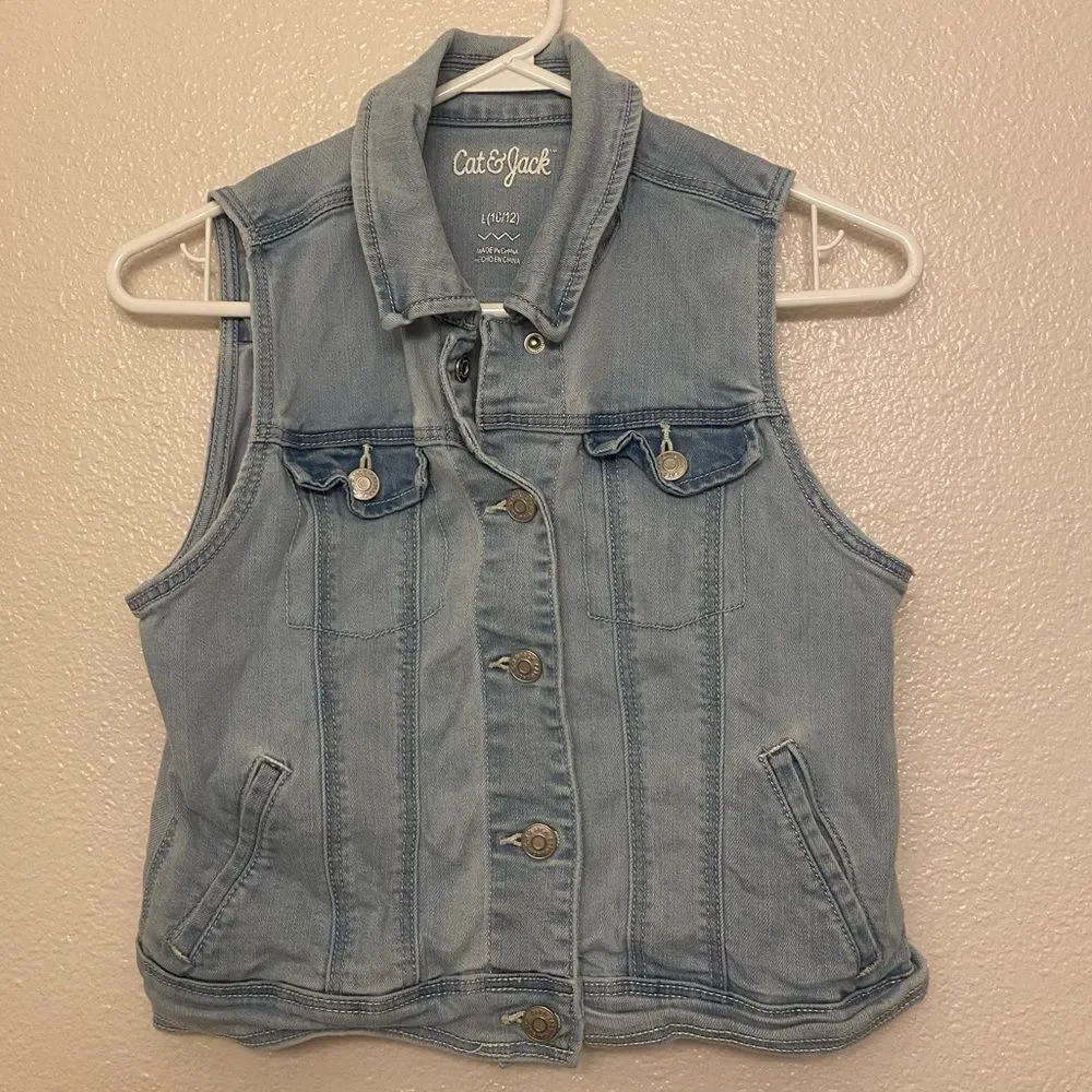 Cat & Jack Jean Vest light wash stretchy button snap L 10/12