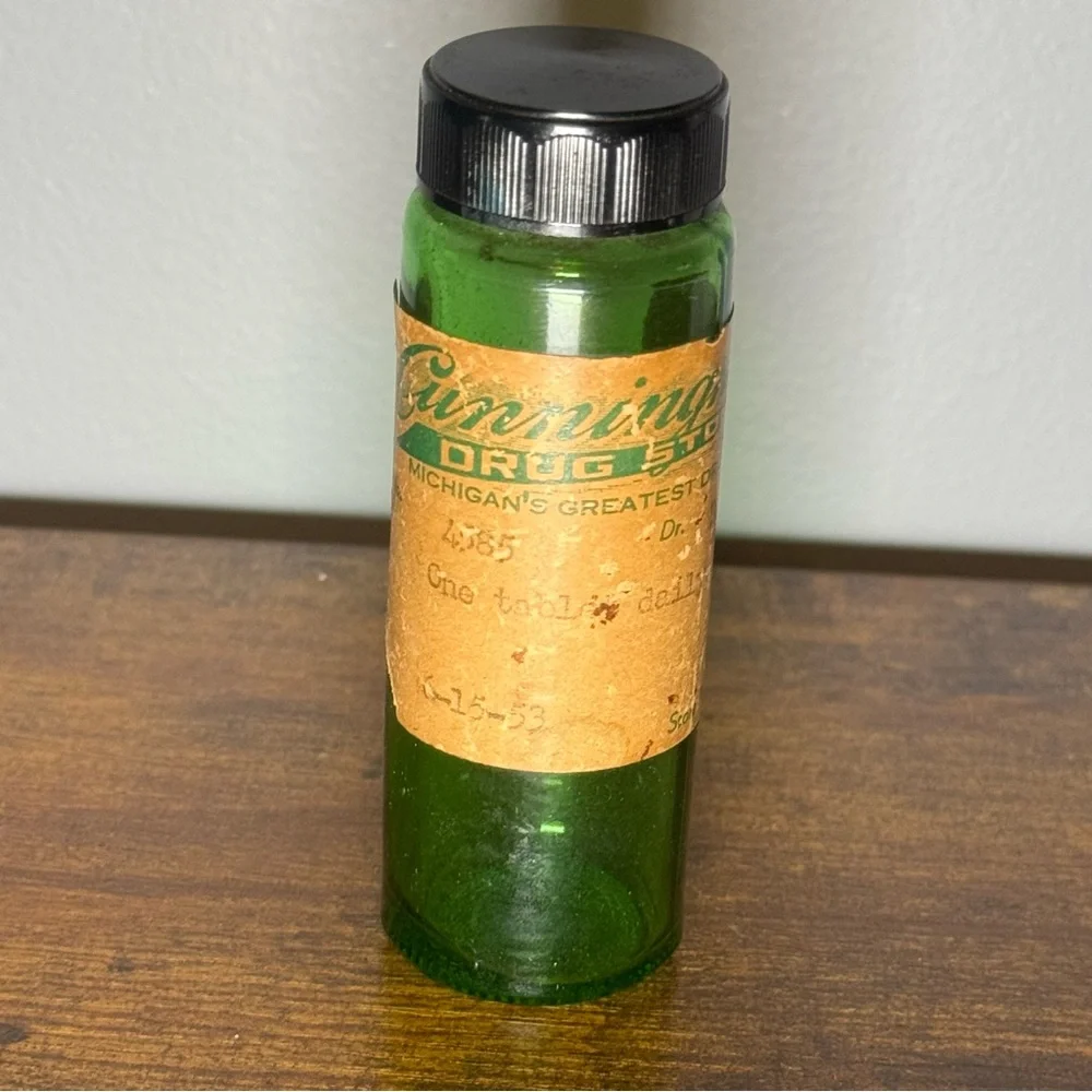 Vintage 1953 Cunningham Drug Stores Detroit‎ MI Green Glass Prescription Bottle