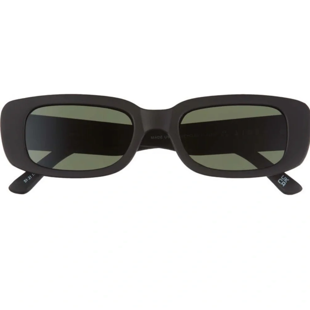AIRE/Revolve Ceres‎ sunglasses in Black