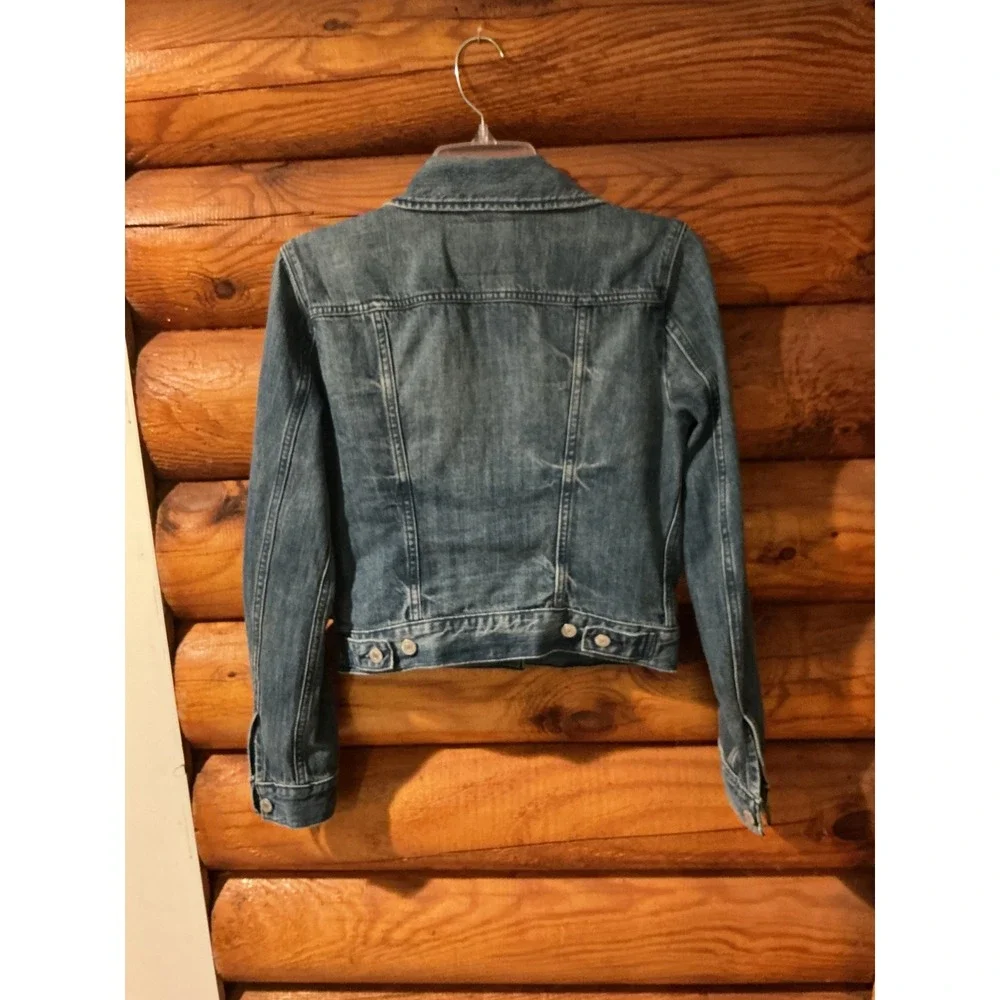 Levis serves original