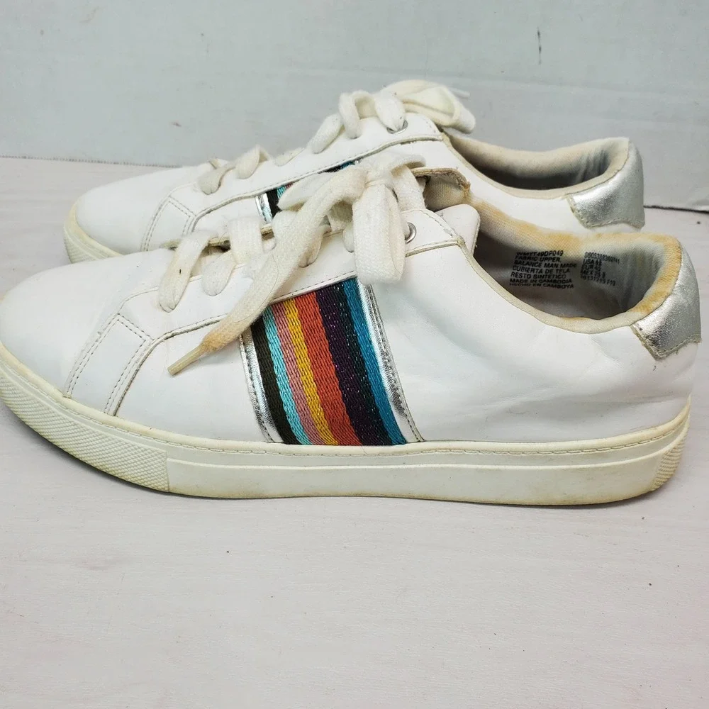 Time and Tru casual white