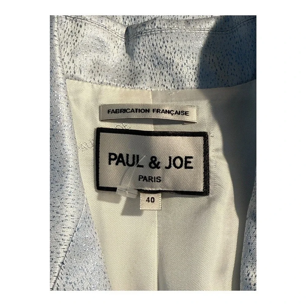 Paul & Joe command attention