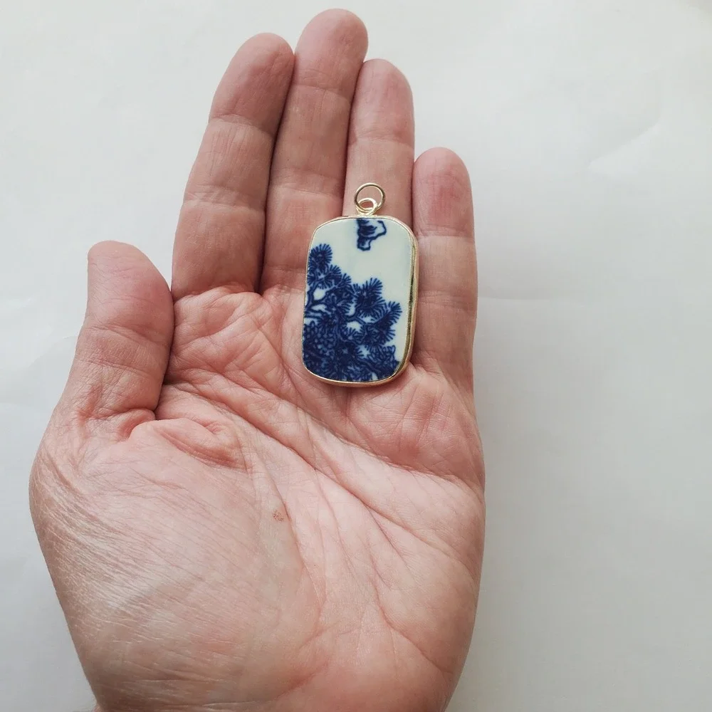 N/A handcrafted pendant