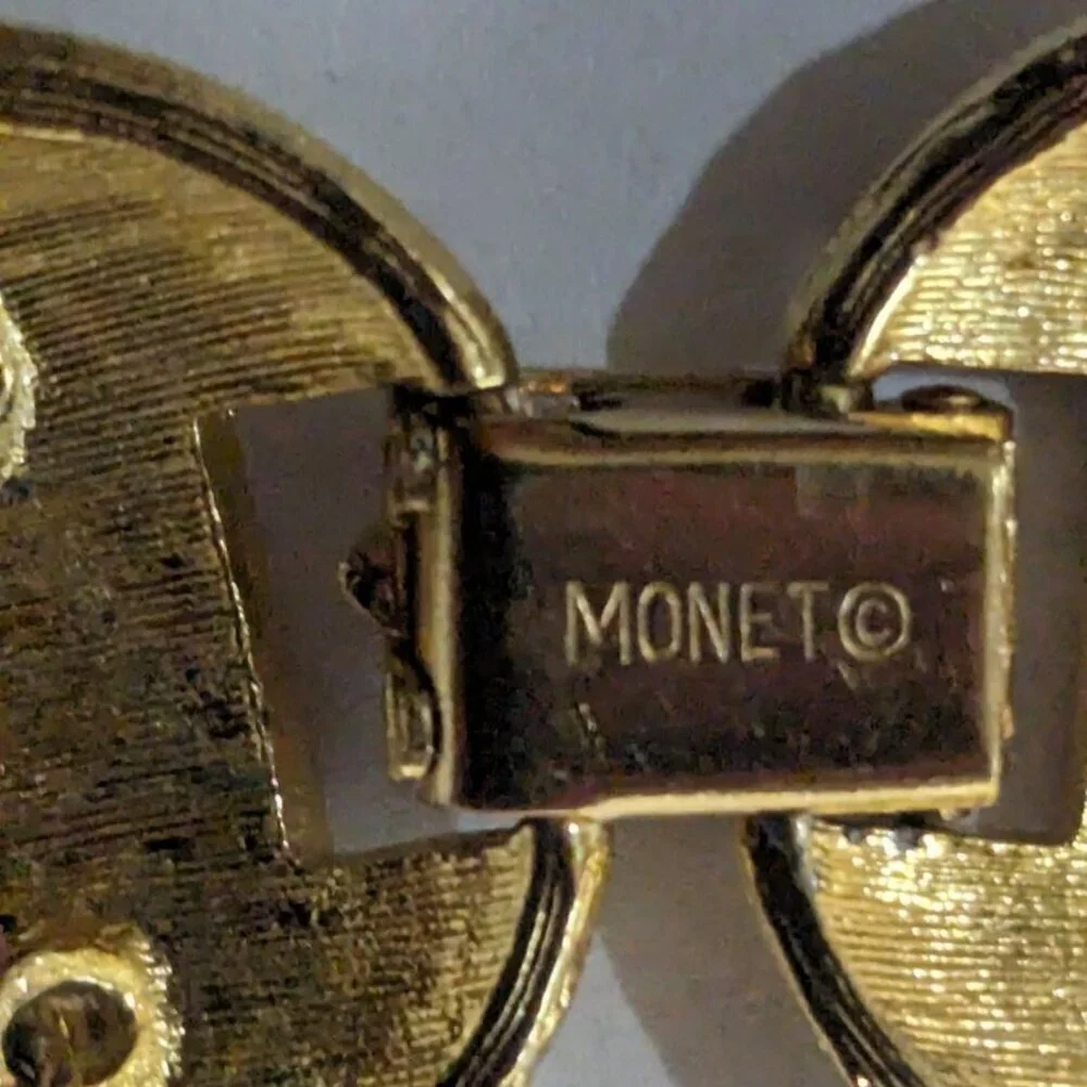 Monet size approximate