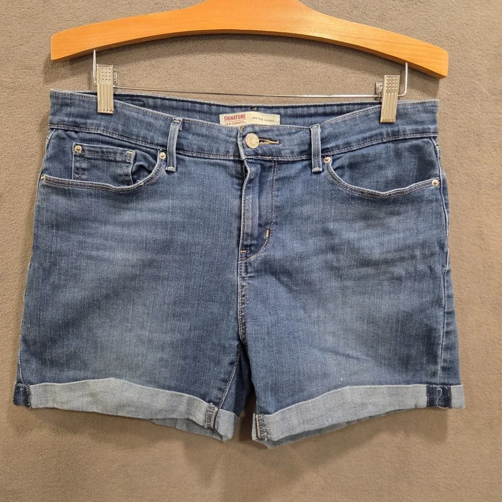 Levi's Signature Mid Rise Denim Shorts Women's Waist 33‎ Cuffed Casual Classic