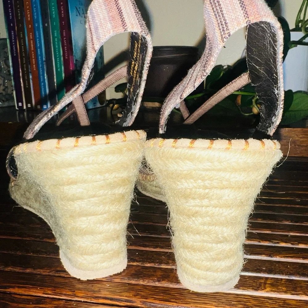 Liz Claiborne chic espadrilles