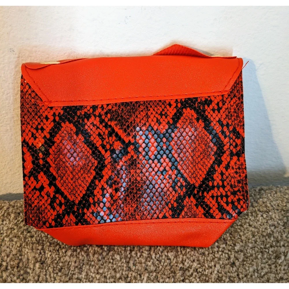 N/A chic crossbody