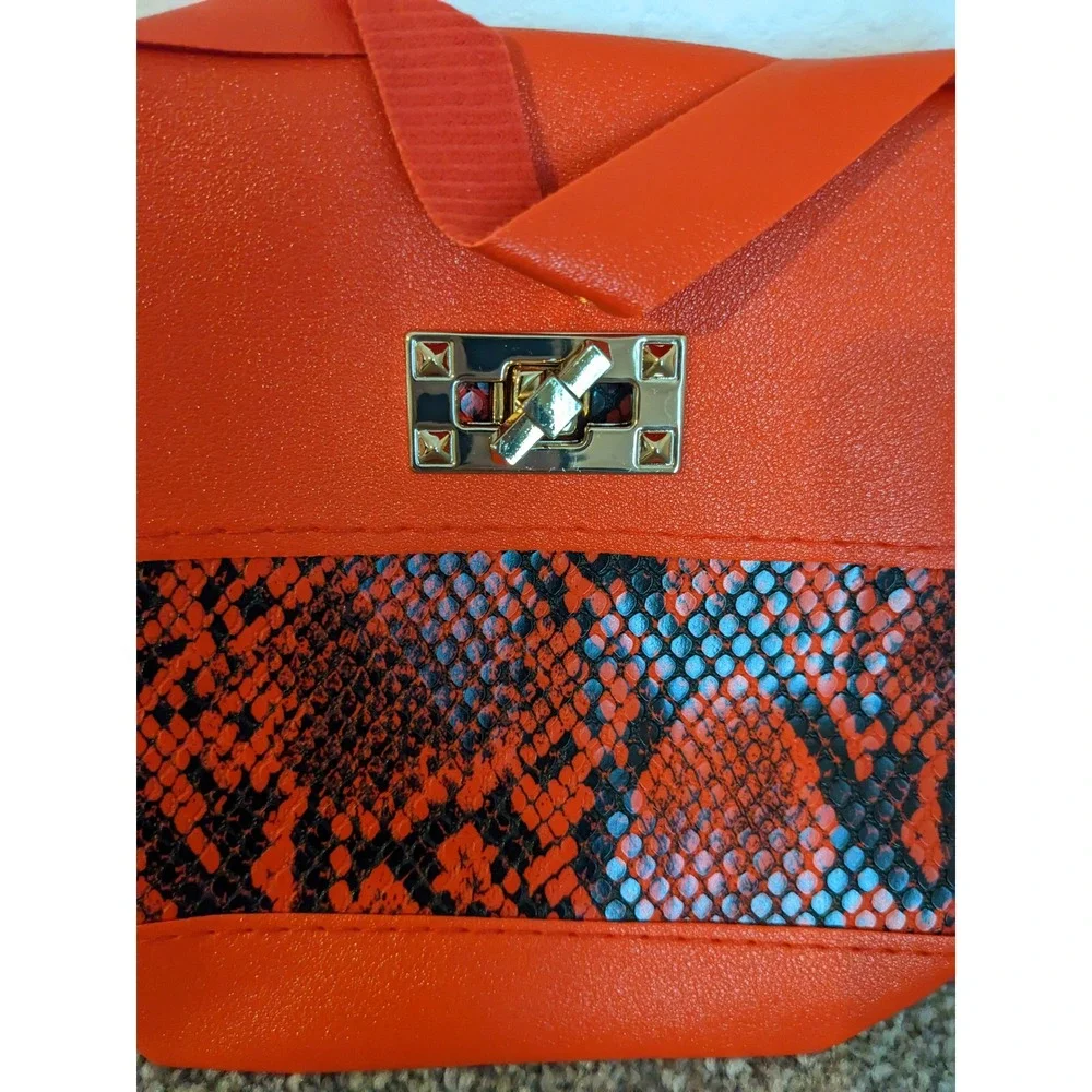 N/A chic crossbody