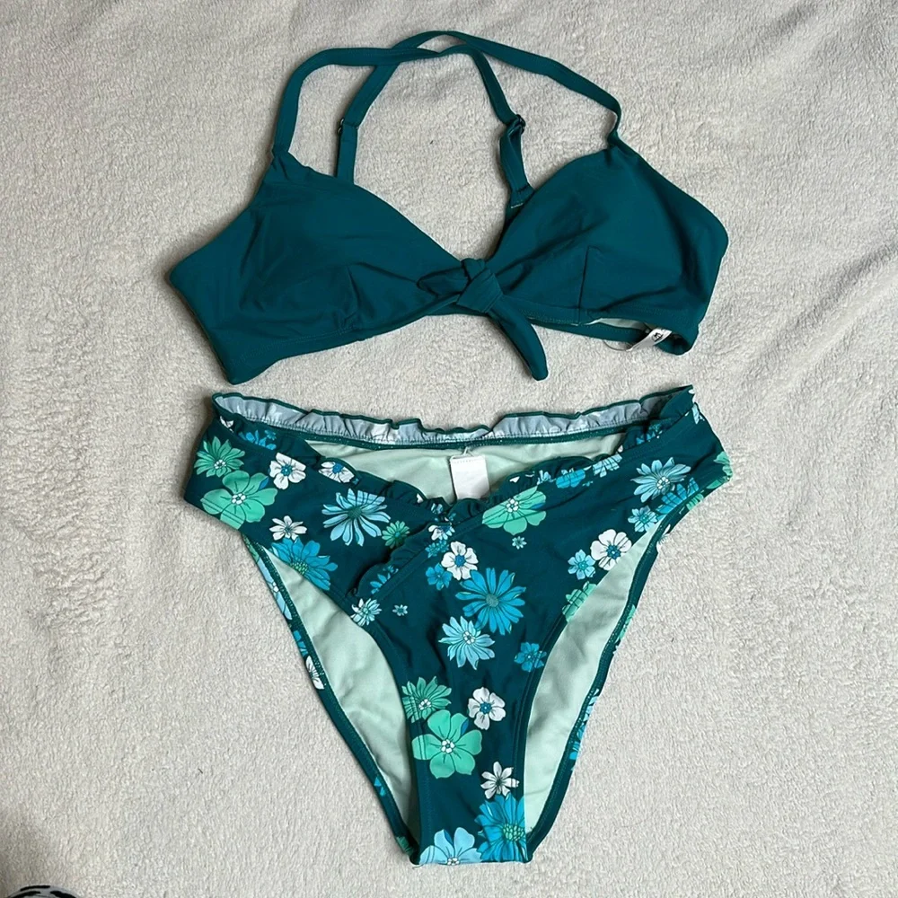 Teal bikini‎ with floral ruffle bottoms Sz Large NEW WITH TAGS!