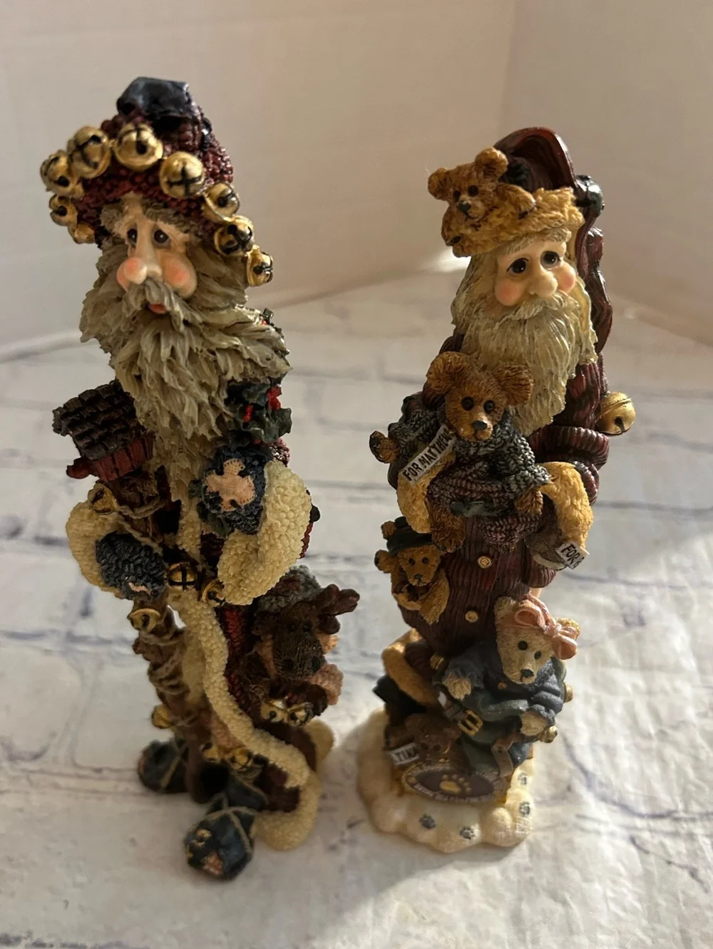 BOYDS BEARS & FRIENDS FOLKSTONE COLLECTION NA-NICK OF THE NORTH (2) SANTAS