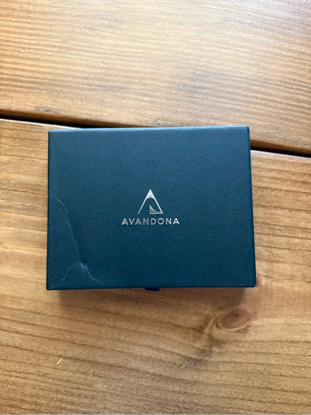 Avandona refined texture embossed