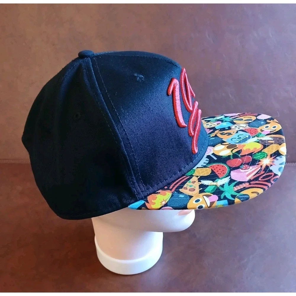 Snapback emoji flat