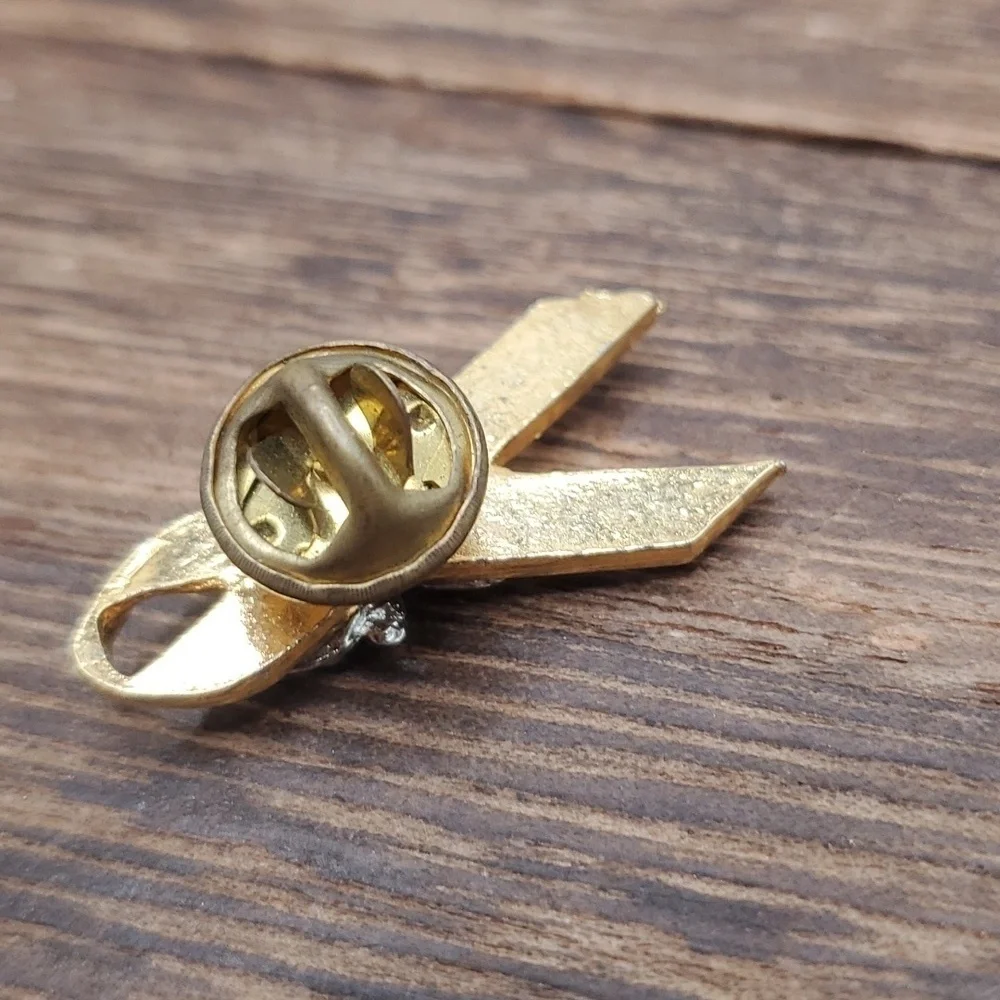 B676 guardian angel pink‎ ribbon brooch