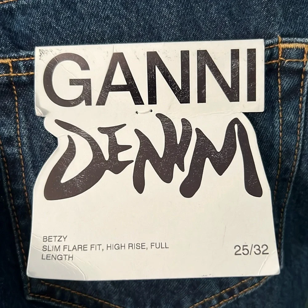 Ganni betzy one