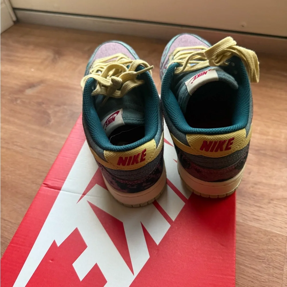 Nike inner teal label