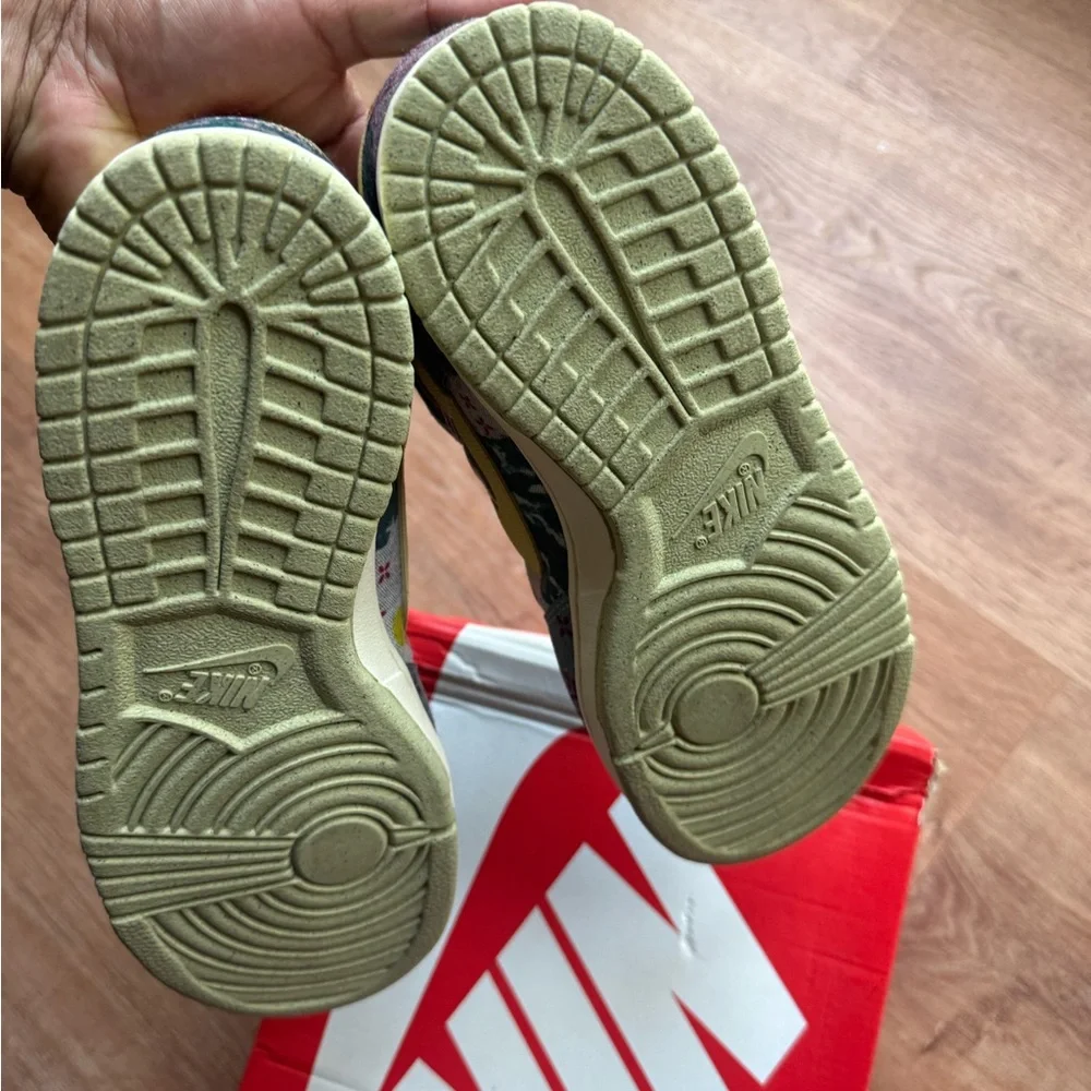 Nike label textile