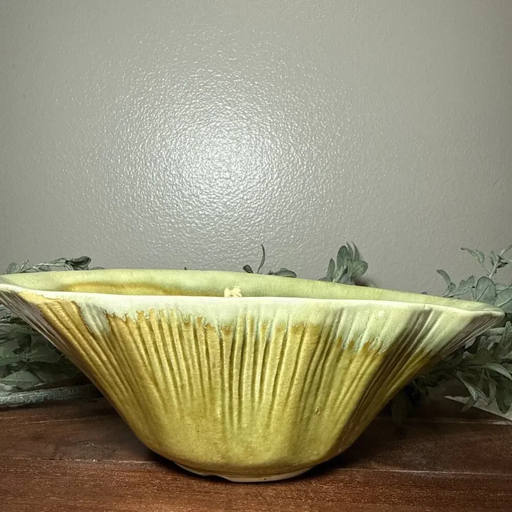 Unmarked / USA Pottery vintage mid