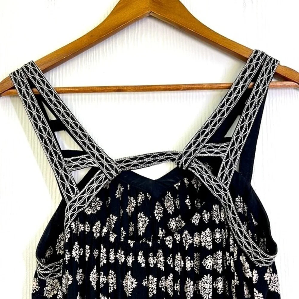 American Eagle Outfitters strap medium size