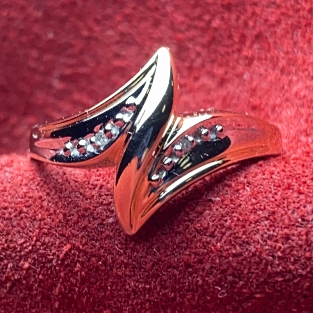 Solid 10K Gold & Diamond Ring 6.5