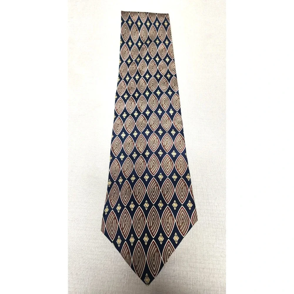 Classic Geoffrey Beene 100% Silk Men's Tie  57