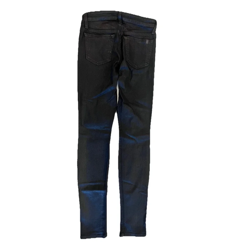 Joes Jeans look chic