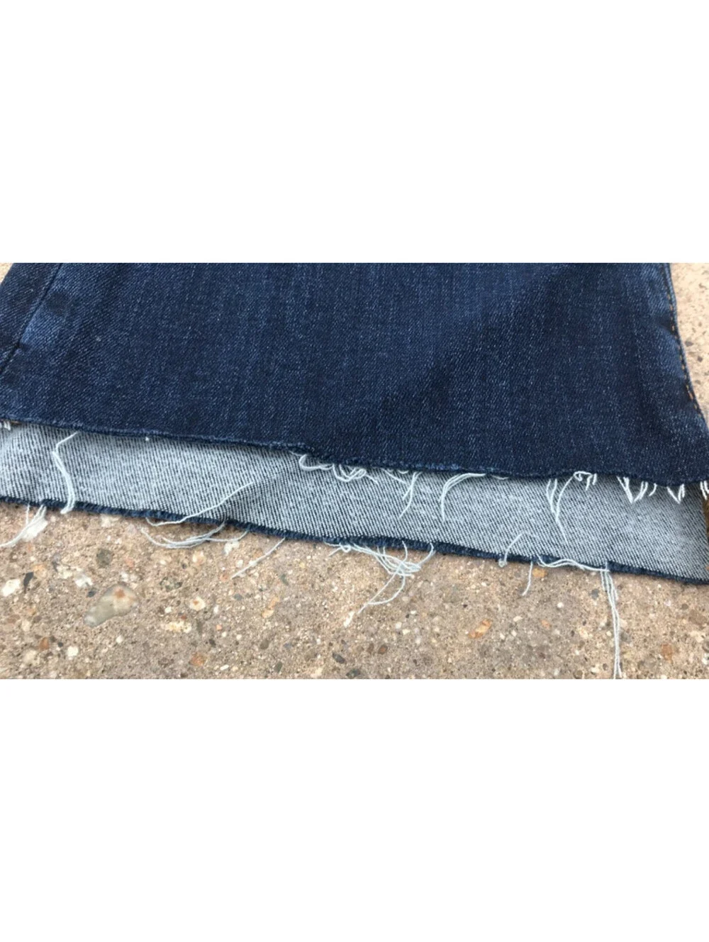 FRAME Le Crop Mini Boot Jeans Size 27 Dark Blue Denim Raw Cut Off Center Hem