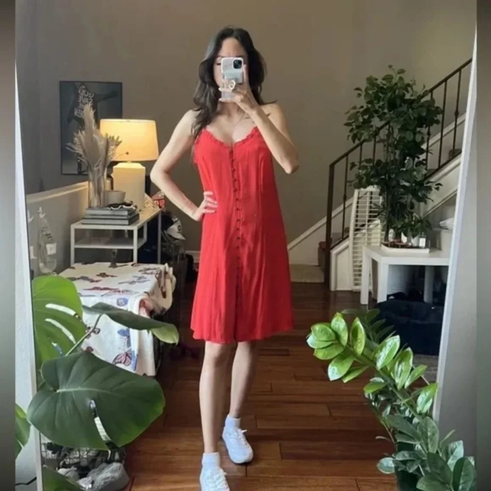 Miss Me bright red
