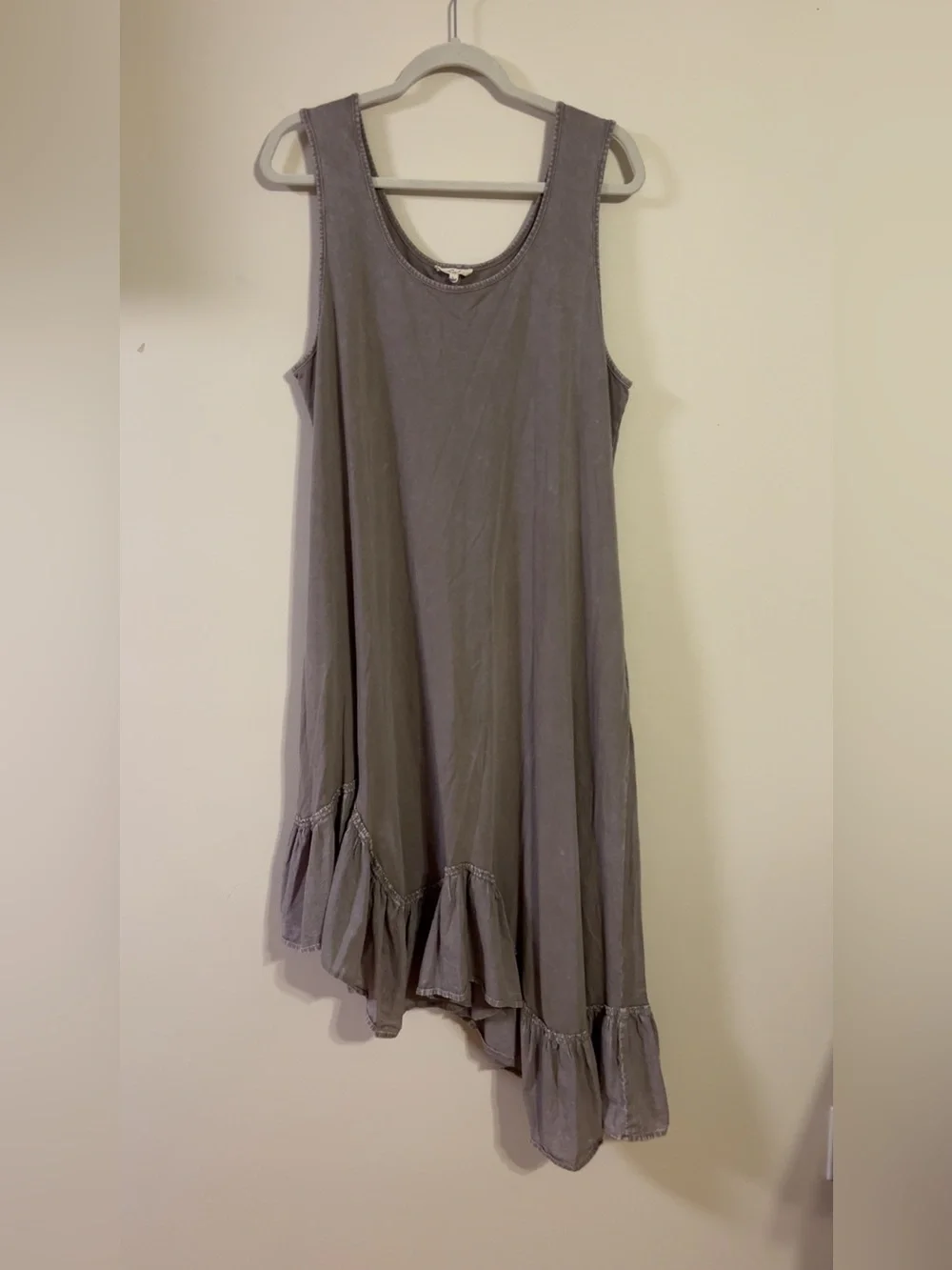easel Scoop Neck Sleeveless Asymmetrical Ruffle Hem Dress in Mauve Gray