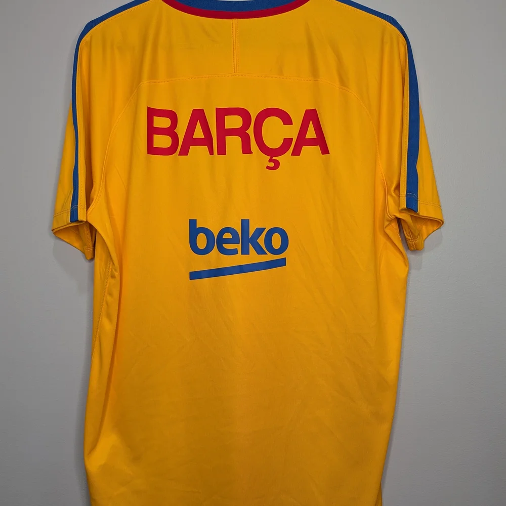 Nike bold yellow