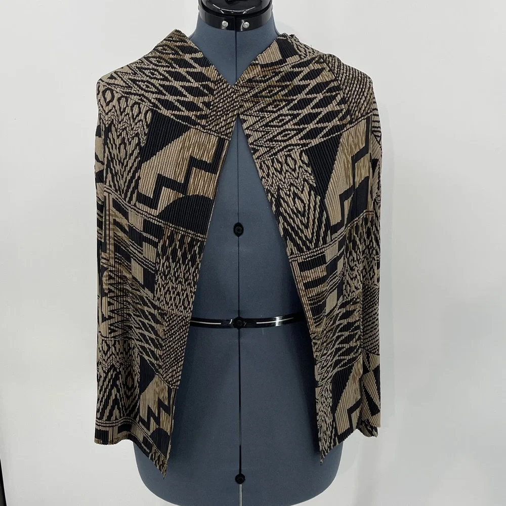 Chico's TRAVLERS  Black and Tan Patterned JACKET WOMENS SIZE 2 100 POLYESTER