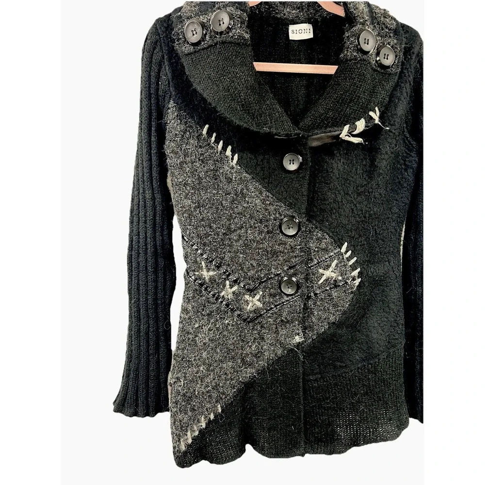 Sioni sweater accents knit