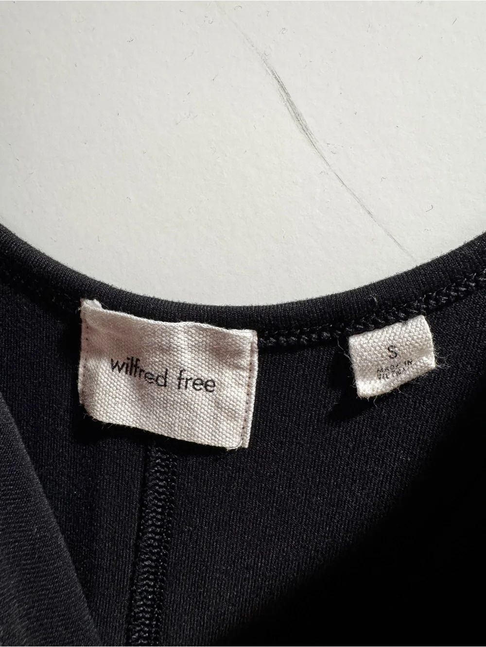 Aritzia streamlined black