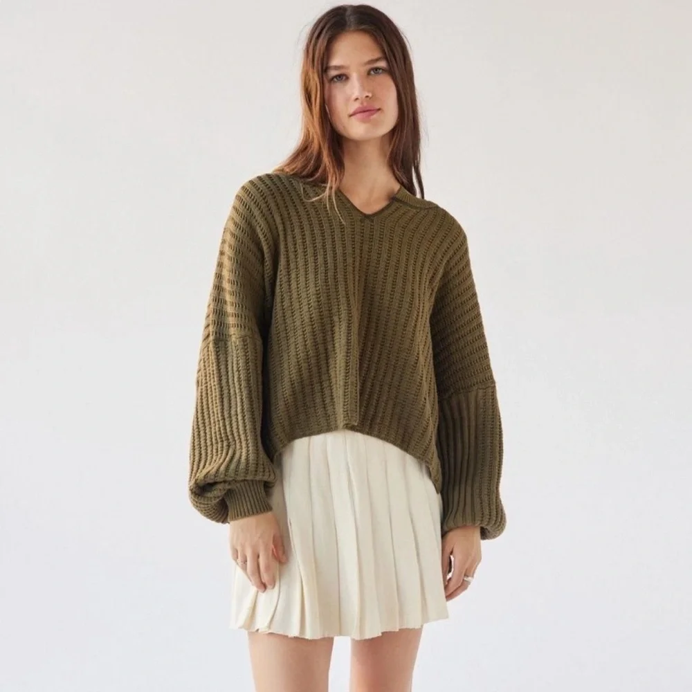 BDG Urban Outfitters Allie Notch Neck Pullover Sweater Olive green Size small