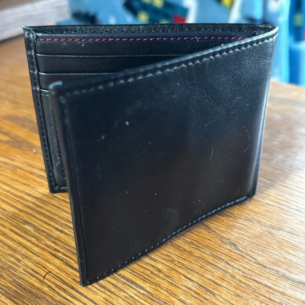 TOMMY HILFIGER Black Leather Bifold Wallet