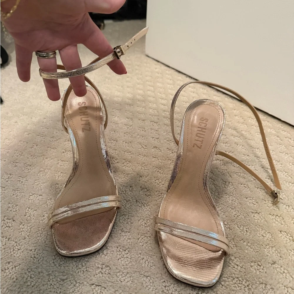 SCHUTZ like new