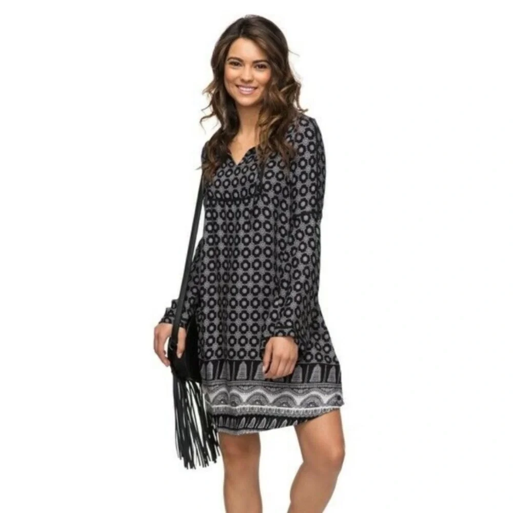 Roxy Juniors Brilliant Sky Black & White Long Sleeved Dress