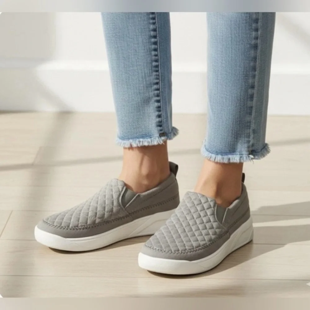 Stylish Staheekum Gray Quilted Slip-On Sneakers Size 8