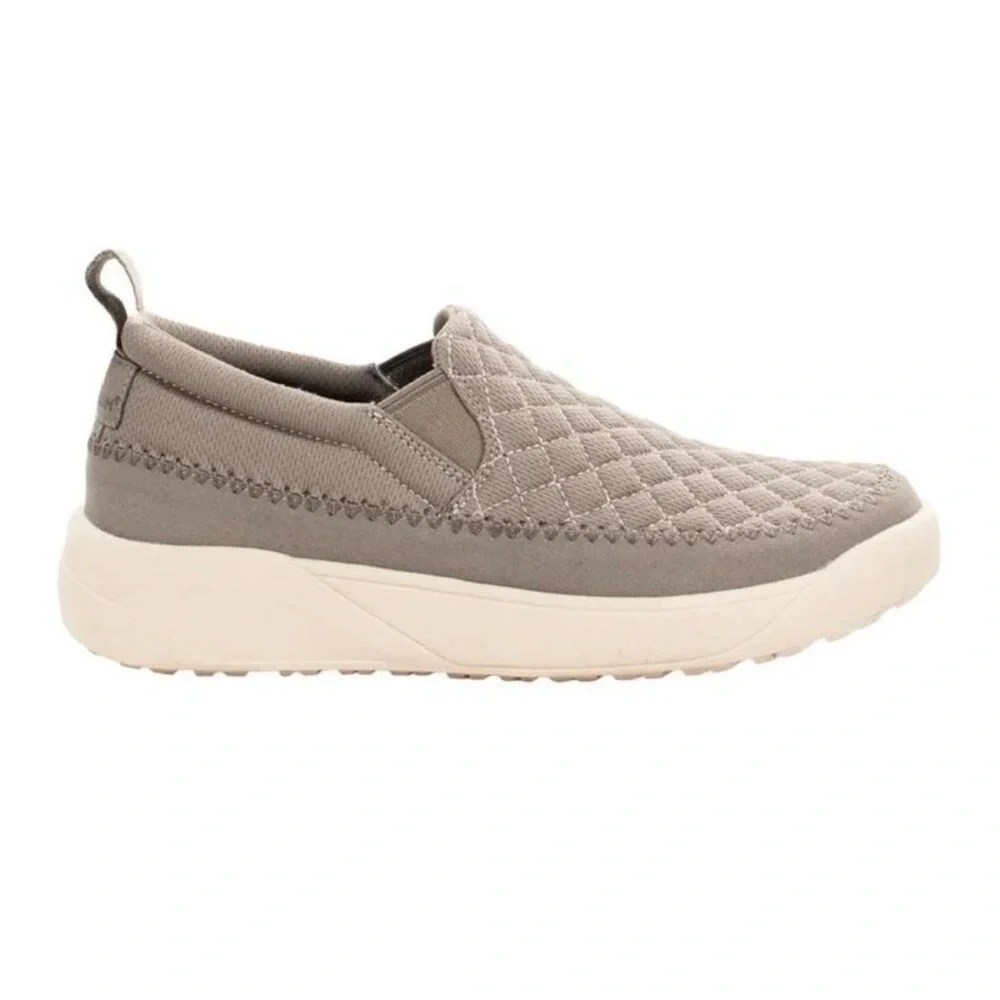 Stylish Staheekum Gray Quilted Slip-On Sneakers Size 8