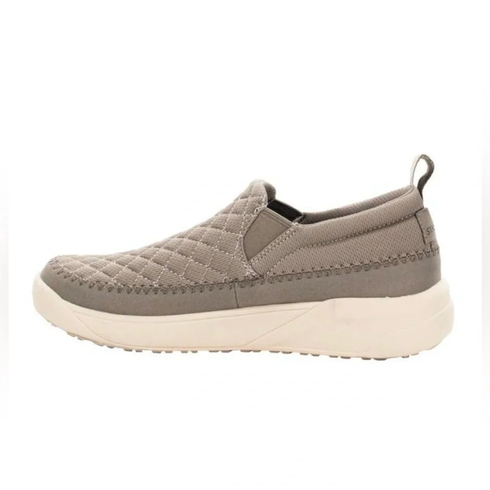 Stylish Staheekum Gray Quilted Slip-On Sneakers Size 8