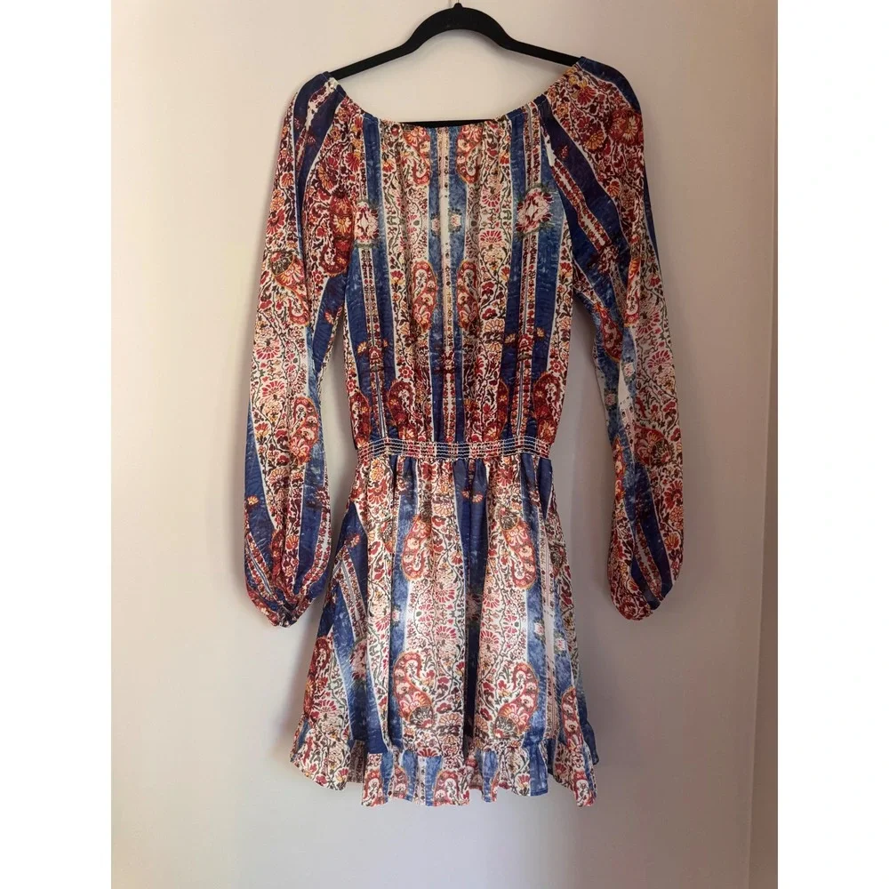 Show Me Your MuMu includes waist interior
