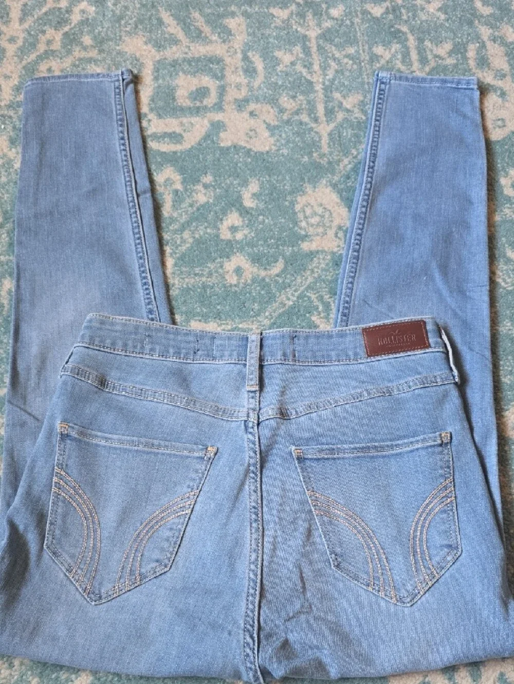 Hollister slim fitting