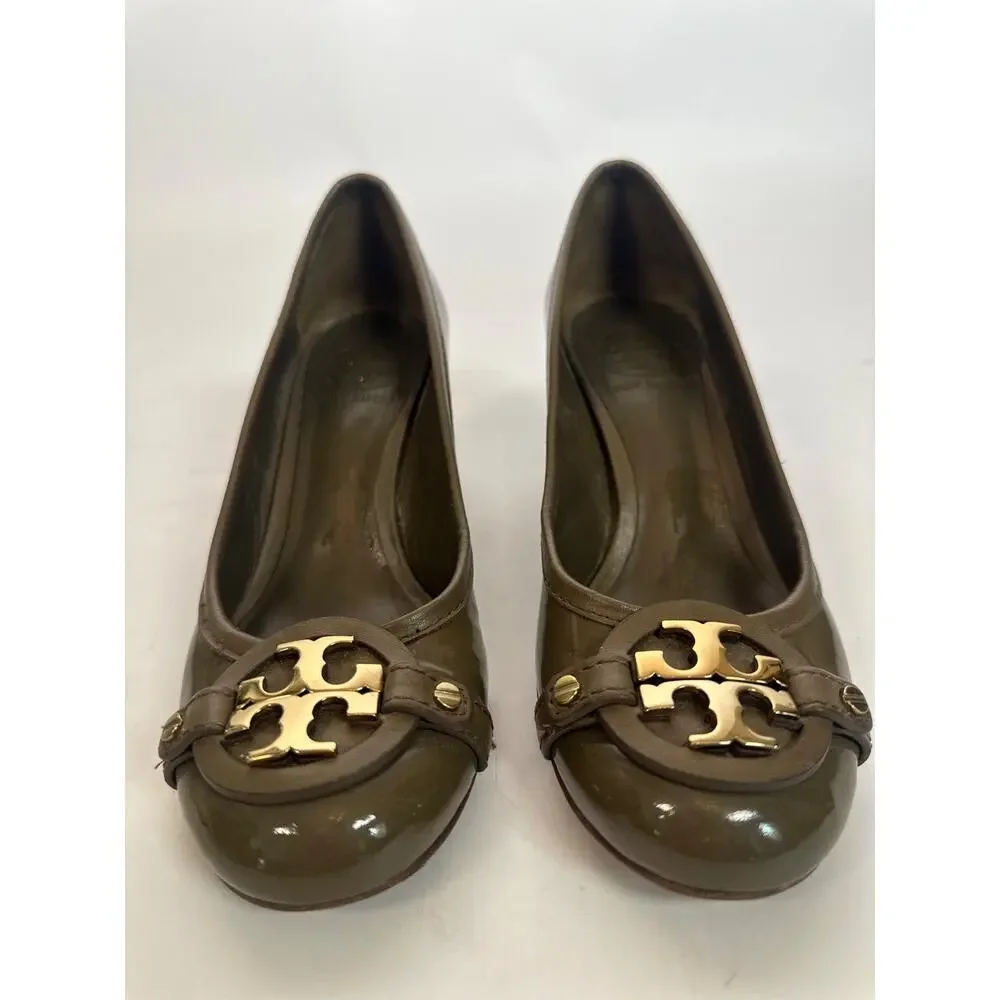 Tory Burch Olive Green Patent Leather Pumps Heels Size 7 Gold Logo Medallion