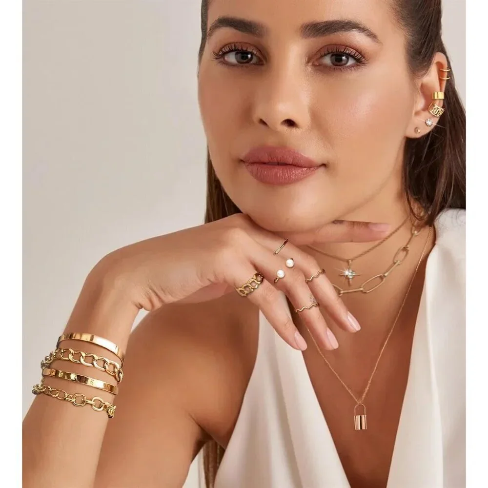 N/A golden jewelry