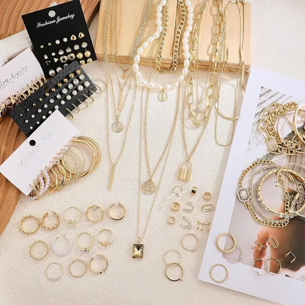 N/A golden jewelry