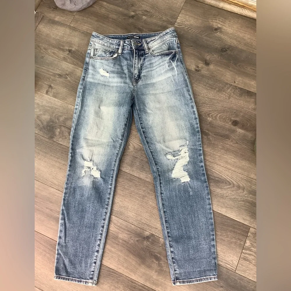 FASHION NOVA HIGH RISE DISTRESSED JEANS🌻
