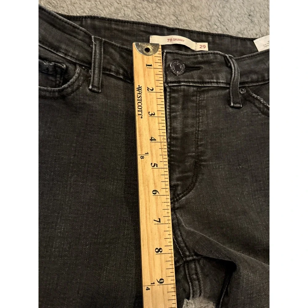 Levis levis 711