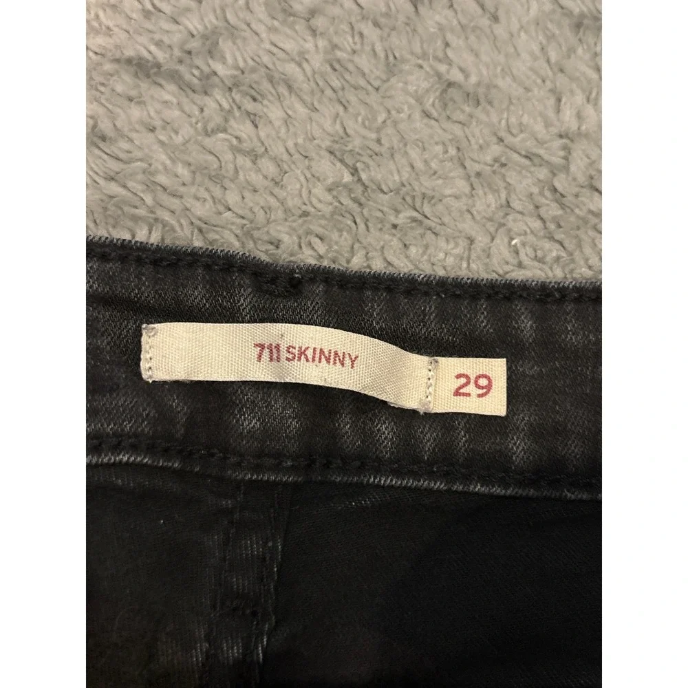 Levis levis 711