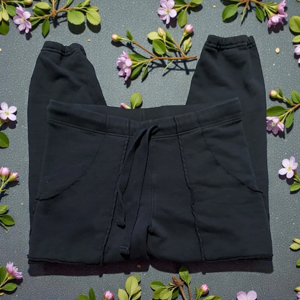 Frank & Eileen comfortable black