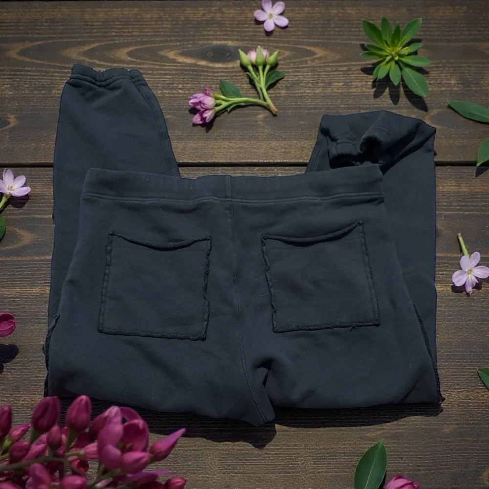 Frank & Eileen comfortable black