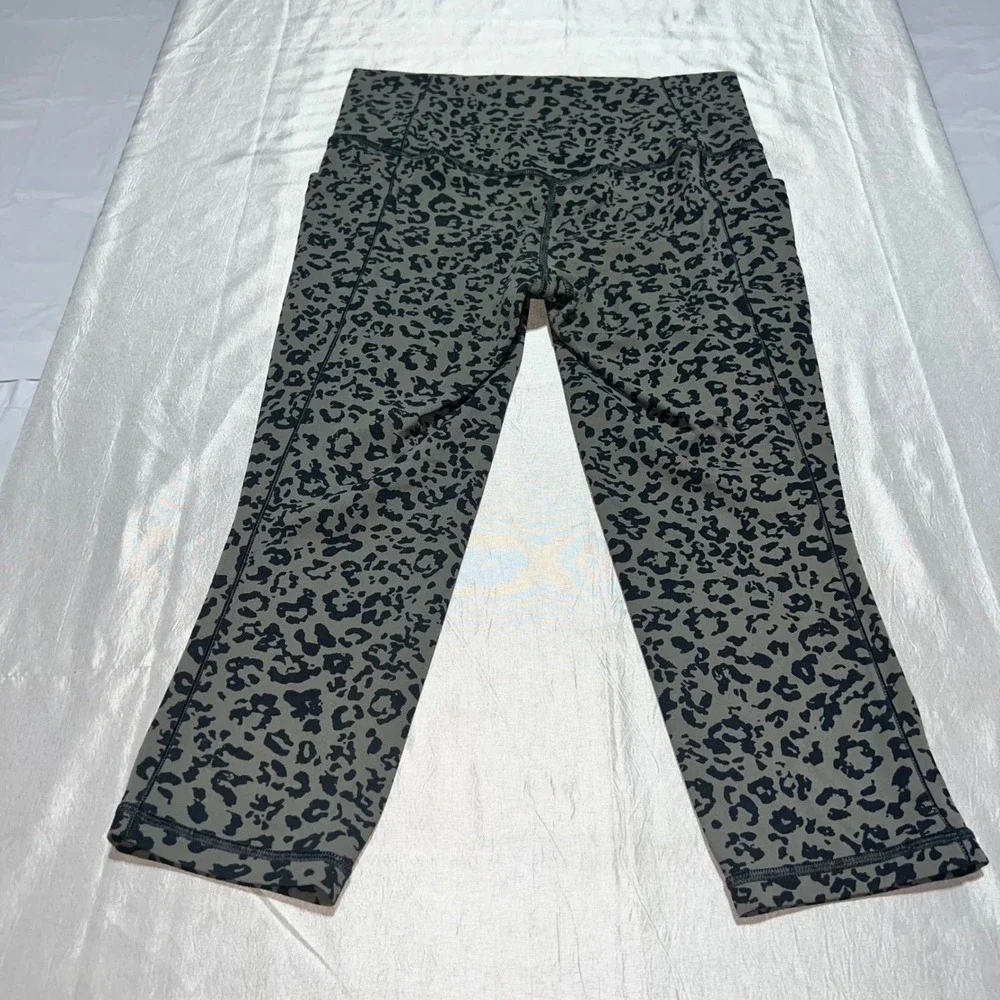 Athleta Salutation II Capri Leggings Olive Green Leopard Print Pockets Womens M